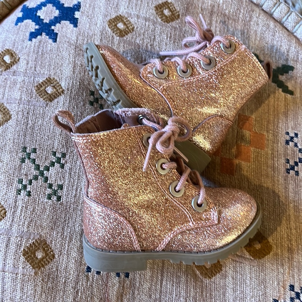 Glitter rose gold old navy boots size 5 combat